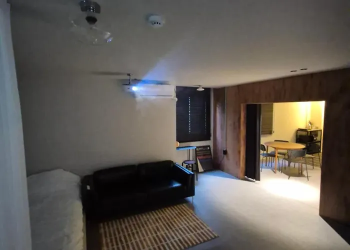 Bis Licensed Jeonpo Cafe Street King Beds 3-min Subway Busan