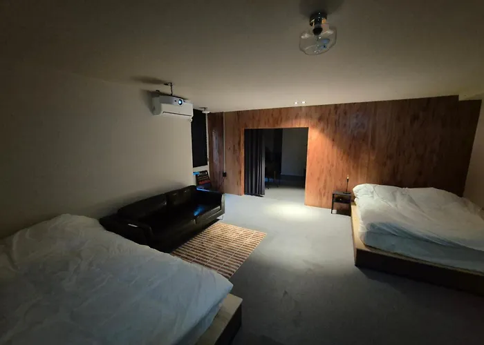 Bis Licensed Jeonpo Cafe Street King Beds 3-min Subway Busan